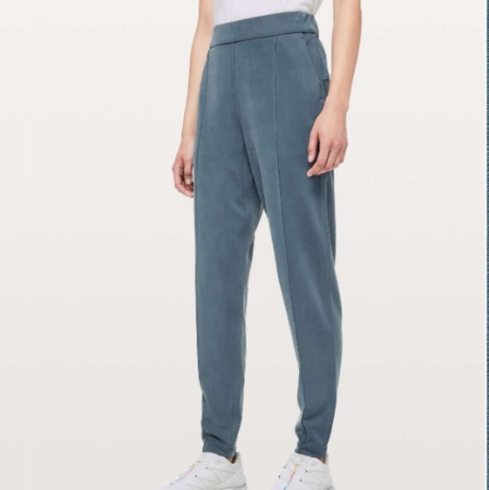 Like new Lululemon Lisse Jogger | Lab Gravity 8
